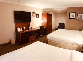 Standard Room, 1 King Bed and 1 Queen Bed, Non Smoking