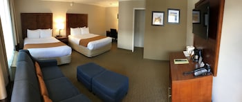 Standard Room, 2 Queen Beds, Accessible, Roll-In Shower, Courtyard View