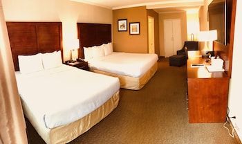 Standard Room, 1 King Bed and 1 Queen Bed, Non Smoking