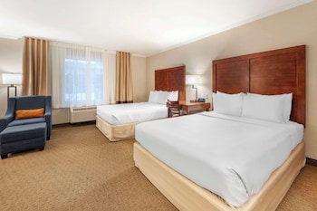 Standard Room, 2 Queen Beds, Accessible, Roll-In Shower, Courtyard View