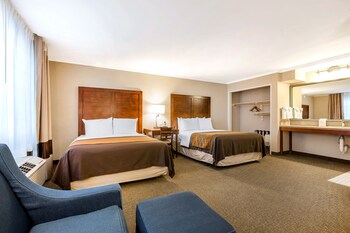 Standard Room, 2 Queen Beds, Accessible, Roll-In Shower, Courtyard View