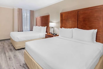 Suite, 2 Queen Beds, Non Smoking
