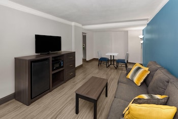 Suite, 1 King Bed, Non Smoking