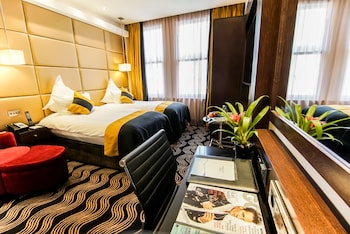 Club Twin Room