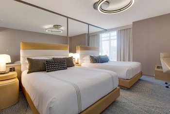 Deluxe Room, 2 Queen Beds (E1)