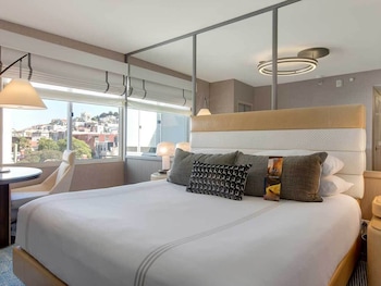 Deluxe Room, 1 Queen Bed, Mobility Accessible (B1, Roll-In Shower)