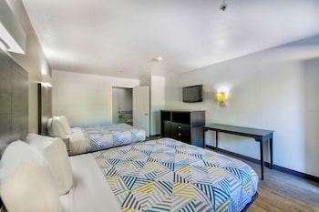 Deluxe Room, Multiple Beds, Accessible, Non Smoking