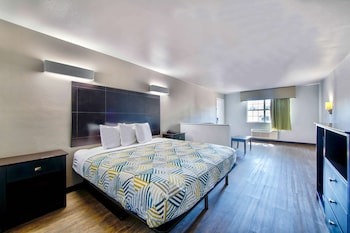 Deluxe Suite, 1 King Bed, Accessible, Non Smoking
