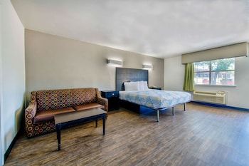 Deluxe Room, 1 King Bed, Accessible, Non Smoking