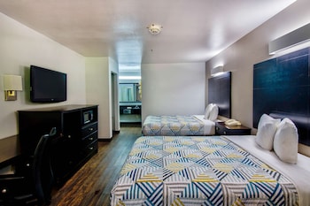 Deluxe Room, Multiple Beds, Accessible, Non Smoking