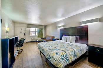 Deluxe Room, 1 King Bed, Non Smoking