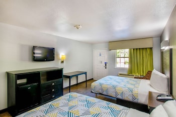 Deluxe Room, Multiple Beds, Accessible, Non Smoking
