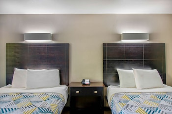 Deluxe Room, Multiple Beds, Accessible, Non Smoking