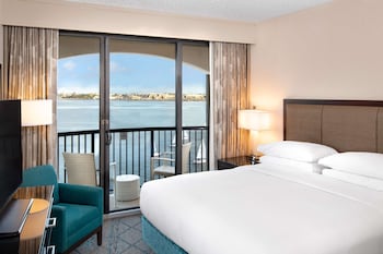 Superior Room, 1 King Bed, Harbor View, High Floor