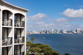 Superior Room, 1 King Bed, Harbor View, High Floor