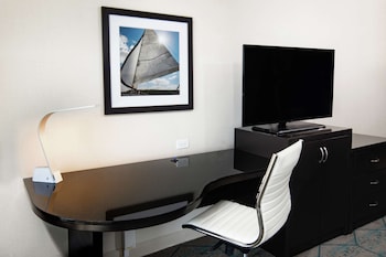 Superior Room, 2 Queen Beds, Marina View, High Floor