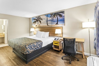Standard Room, 1 King Bed, Smoking