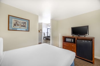 Standard Room, 2 Queen Beds, Non Smoking, Refrigerator & Microwave