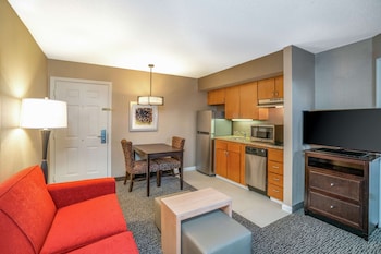 Suite, 1 Queen Bed, Accessible (Hearing)