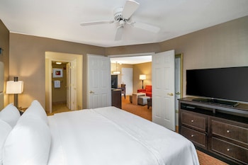Suite, 1 King Bed, Accessible (Hearing)