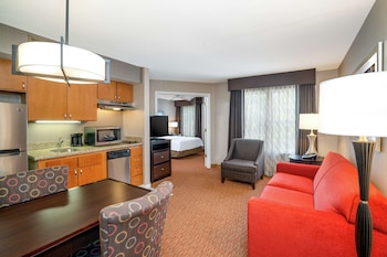 Suite, 1 Queen Bed, Accessible, Bathtub