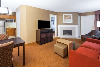 Suite, 2 Bedrooms, Non Smoking, Fireplace
