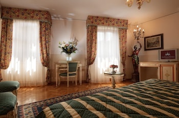 Superior Double or Twin Room, Canal View