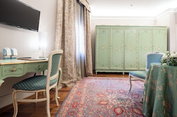 Superior Double or Twin Room, Canal View
