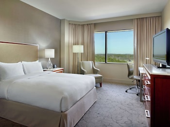Executive Room, 1 Queen Bed, Accessible, Bathtub