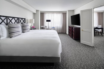 Executive Suite, 1 Bedroom (Mobility Accessible, Roll-In Shower)