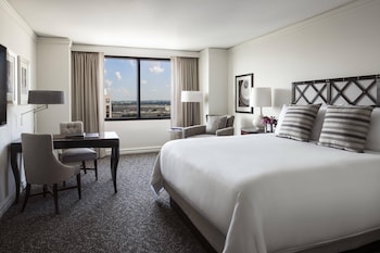 Deluxe Room, 1 King Bed (Mobility Accessible, Tub)