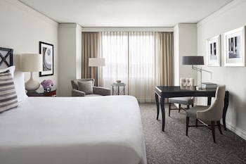Deluxe Room, 1 King Bed (Mobility Accessible, Tub)