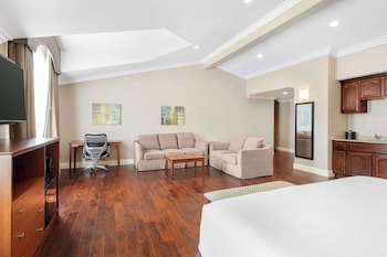 Suite, 1 King Bed, Non Smoking, Jetted Tub