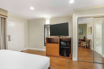 Standard Room, 1 King Bed, Non Smoking, Refrigerator & Microwave