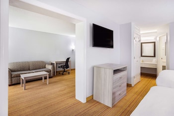 Suite, 2 Double Beds, Non Smoking (One-Bedroom Suite)
