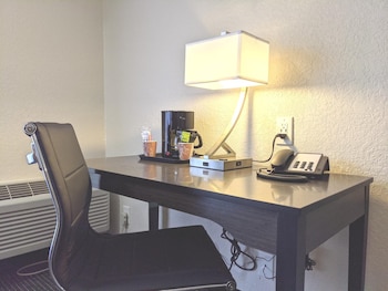 Suite, 1 King Bed with Sofa bed, Non Smoking