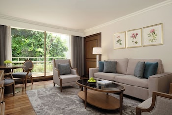 Wellness Suite, 1 King Bed, Club Access