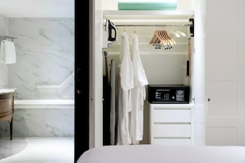 Suite, 1 King Bed