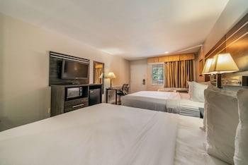 Standard Room, 2 Queen Beds, Accessible, Bathtub