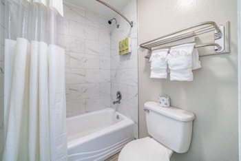 Standard Room, 1 Queen Bed, Non Smoking, Refrigerator & Microwave