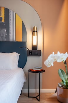 Superior Single Room (French bed)