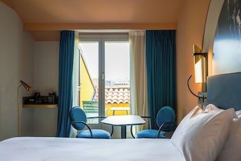 Deluxe Room, Balcony
