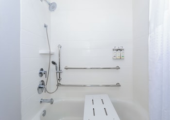 Standard Room, 2 Queen Beds, Accessible Bathtub (Mobility)