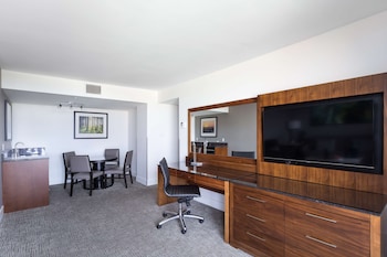 Family Suite, 1 King Bed, Kitchenette