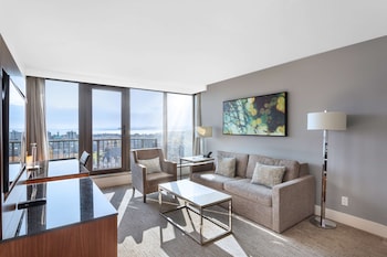 Suite, 1 King Bed, Kitchenette