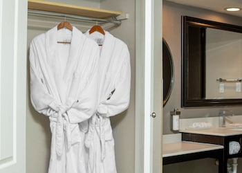Suite, 1 King Bed with Sofa bed, Balcony