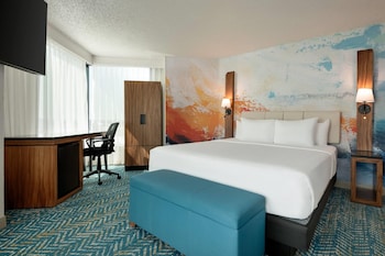 Deluxe Room, 1 King Bed, Non Smoking (Riverfront)