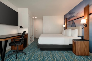 Room, 1 King Bed, Mobility Accessible, Non Smoking (Mobility, Roll-in Shower)