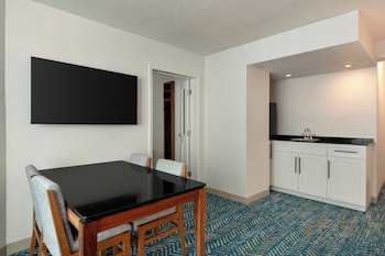 1 Queen Bed, 1-Bedroom, Suite, Non-Smoking