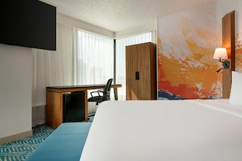 Deluxe Room, 1 King Bed, Non Smoking (Riverfront)